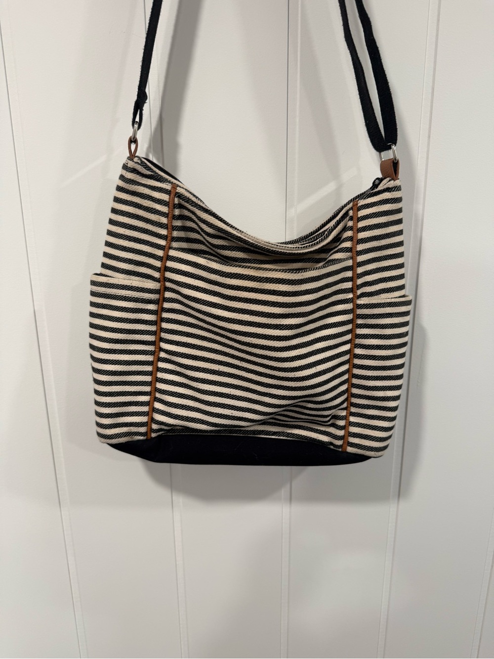Thirty One Casual Carry All Crossbody - Picture 3 of 5